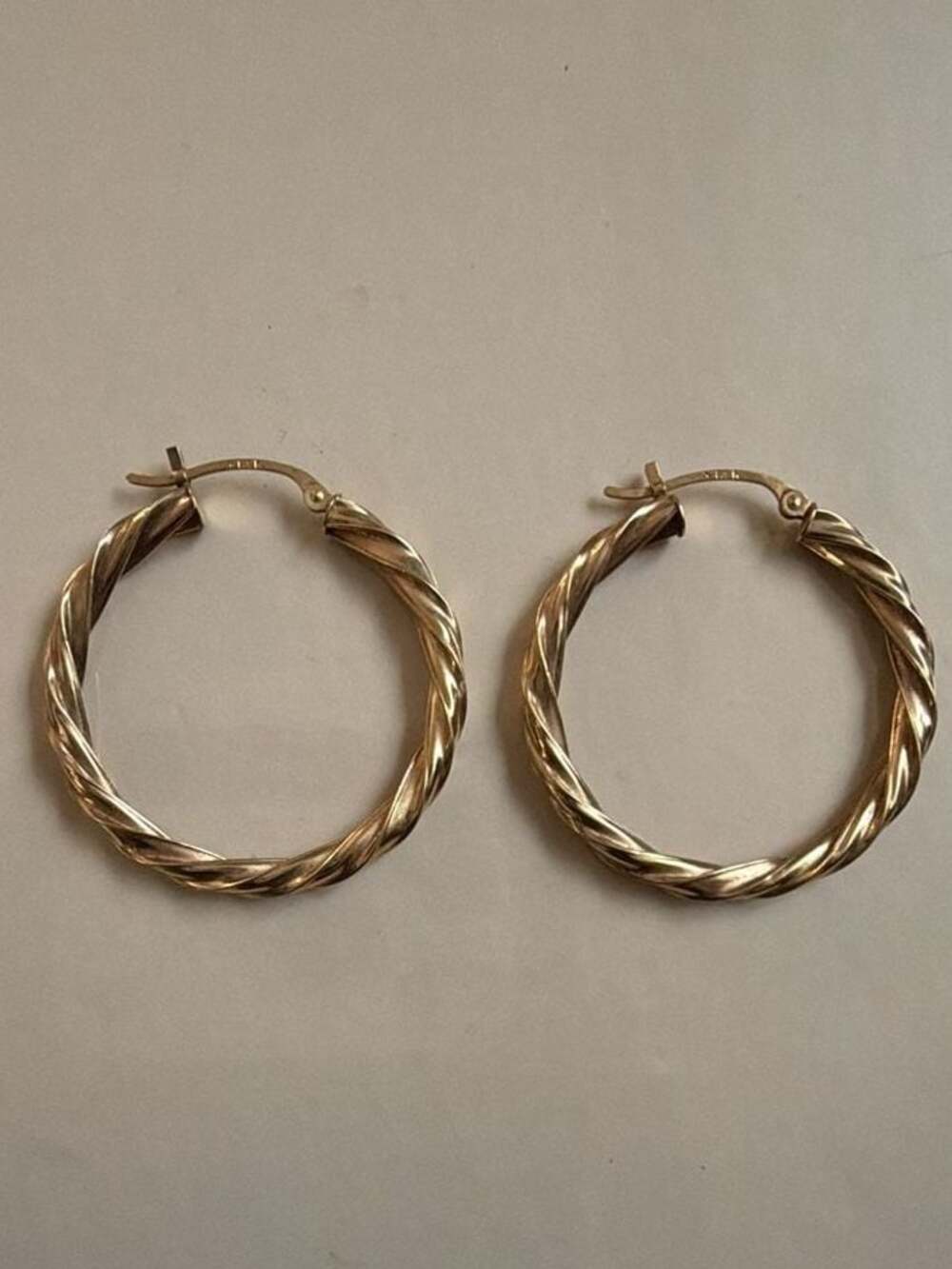 Vintage 14K Yellow Gold Twisted Hoop Earrings 2.2g Solid Gold Chevron Stamp